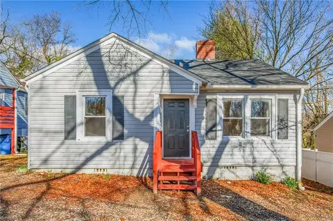 414 Circle Dr, Mount Airy, NC 27030