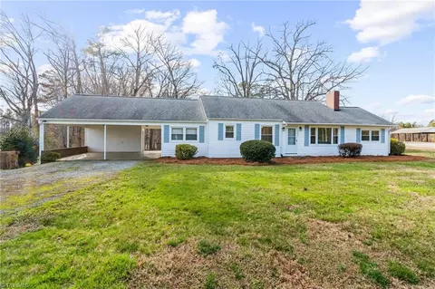 5390 Pine Hall Rd, Walnut Cove, NC 27052