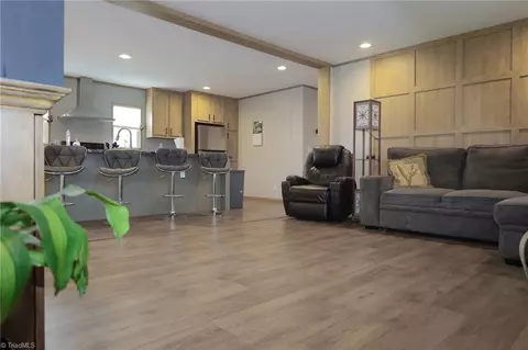 6907 Wright Rd, Thomasville, NC 27360