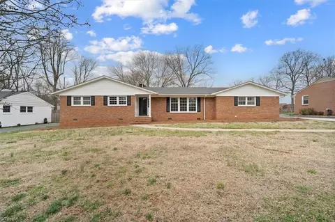 405 Boxwood Dr, Greensboro, NC 27410