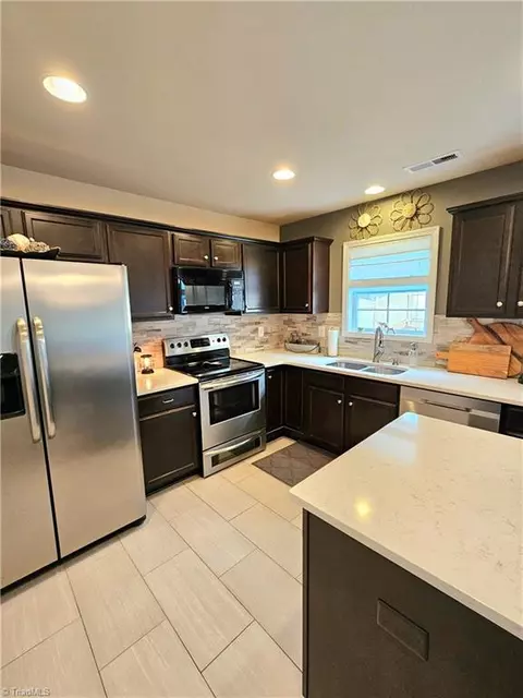 Kitchen - 1663 Crestlawn Trl, Pfafftown, NC 27040 photo 1 of 8