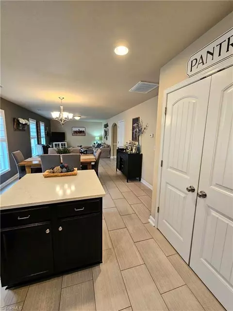 Kitchen - 1663 Crestlawn Trl, Pfafftown, NC 27040 photo 5 of 8