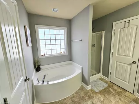 Bath - 1663 Crestlawn Trl, Pfafftown, NC 27040 photo 2 of 3