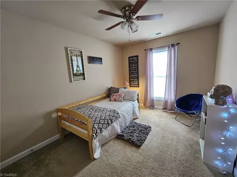 Bedroom - 1663 Crestlawn Trl, Pfafftown, NC 27040 photo 4 of 4
