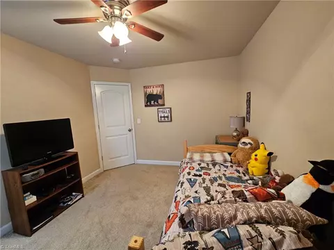 Bedroom - 1663 Crestlawn Trl, Pfafftown, NC 27040 photo 3 of 4