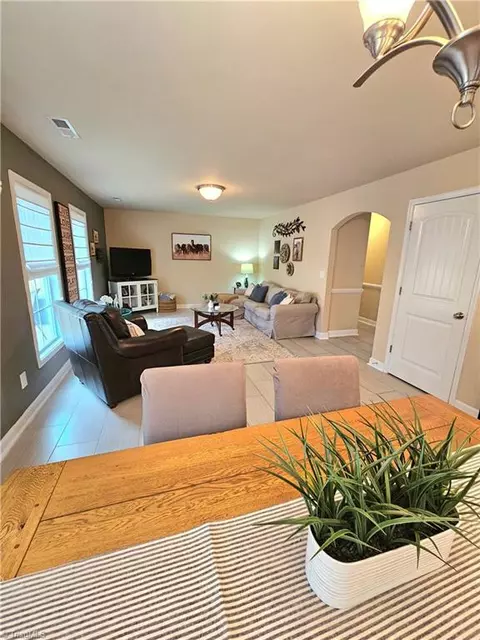 Living - 1663 Crestlawn Trl, Pfafftown, NC 27040 photo 5 of 8