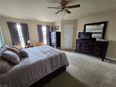 Bedroom - 1663 Crestlawn Trl, Pfafftown, NC 27040 photo 2 of 4