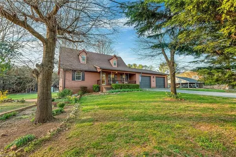 4486 Nc Highway 268 E, Pilot Mountain, NC 27041