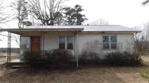 217 Wilbur Doss Rd, Dobson, NC 27017