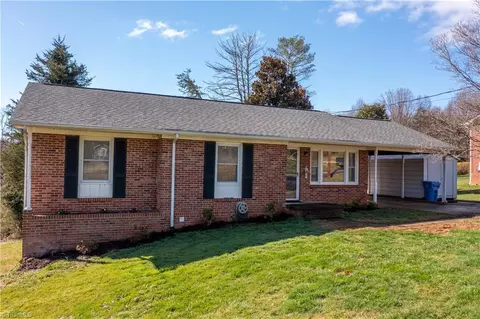 132 Ridge St, Jonesville, NC 28642