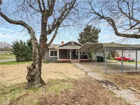 1153 Green St, Thomasville, NC 27360