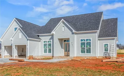 128 Meeting House Ln, Advance, NC 27006