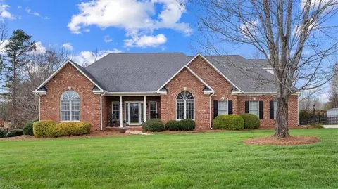 7128 Holly Glen Dr, Stokesdale, NC 27357
