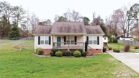3877 Hillsdale Park Dr, Sophia, NC 27350