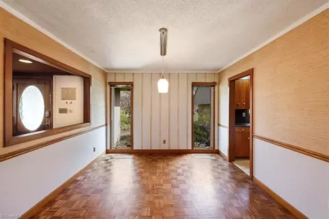 Dining - 509 Ashe St, High Point, NC 27262 photo 1 of 2