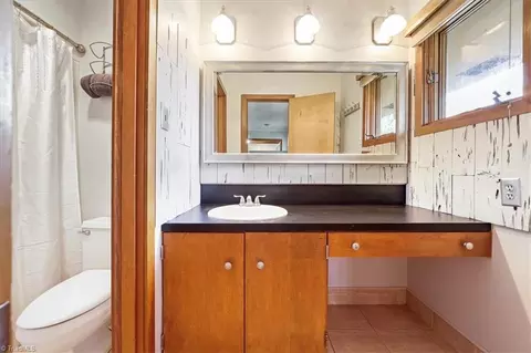 Bath - 509 Ashe St, High Point, NC 27262 photo 1 of 3