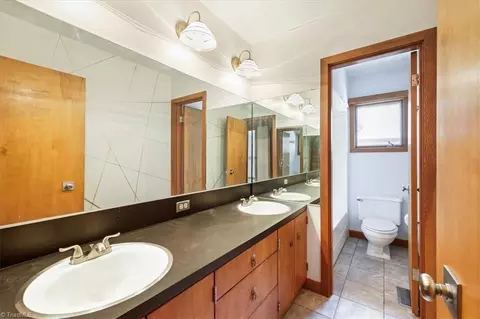 Bath - 509 Ashe St, High Point, NC 27262 photo 2 of 3