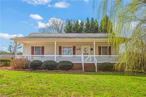 8446 Reid Farm Rd, Walnut Cove, NC 27052
