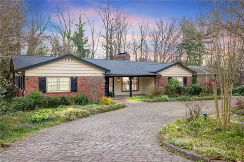 216 Mistletoe Dr, Greensboro, NC 27403