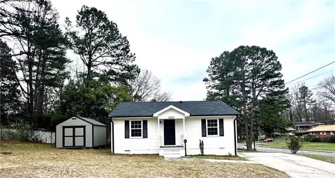 2100 Vale Pl, Greensboro, NC 27401
