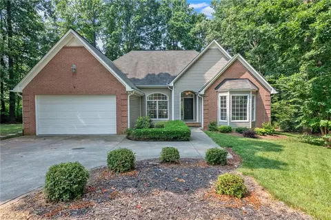 121 Roxbury Ct, Advance, NC 27006