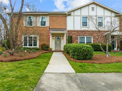 15 Fountain Manor Dr #A, Greensboro, NC 27405
