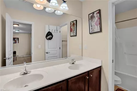 Bath - 4605 Freestone St, High Point, NC 27265 photo 4 of 4