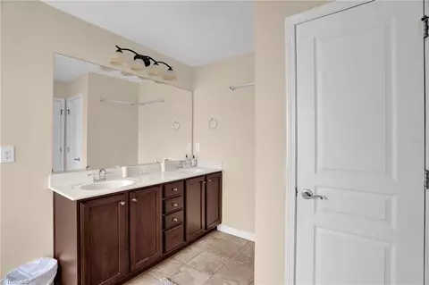 Bath - 4605 Freestone St, High Point, NC 27265 photo 2 of 4