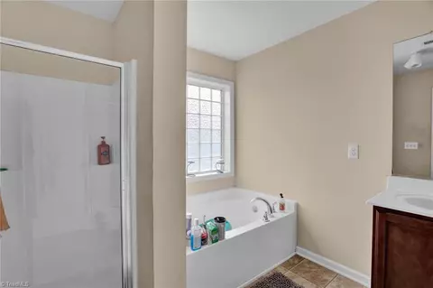 Bath - 4605 Freestone St, High Point, NC 27265 photo 3 of 4