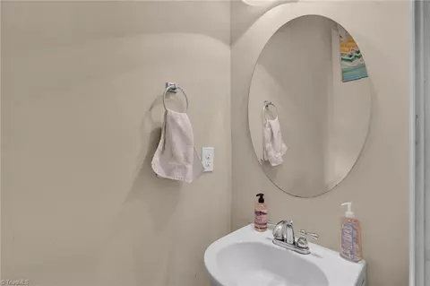 Bath - 4605 Freestone St, High Point, NC 27265 photo 1 of 4