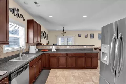 Kitchen - 4605 Freestone St, High Point, NC 27265 photo 4 of 5