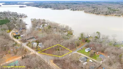 111 Waterway Dr, Lexington, NC 27292