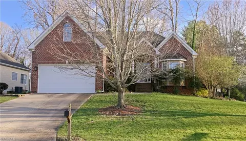 3417 Old Barn Rd, Greensboro, NC 27410