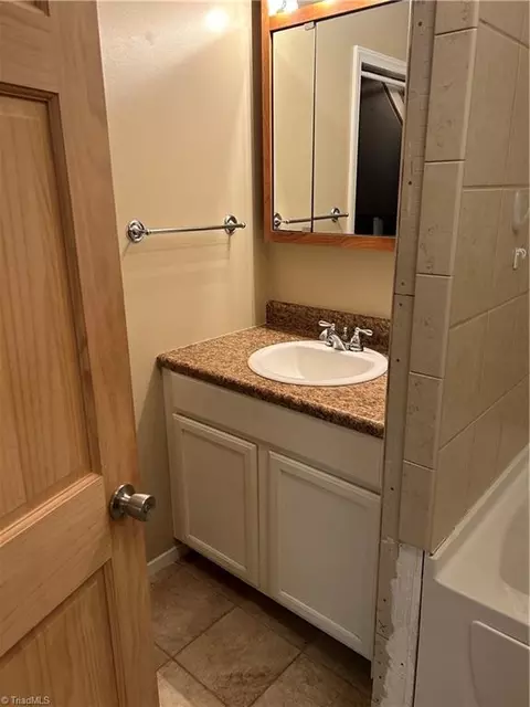 Bath - 529 Spainhour Rd, King, NC 27021 photo 5 of 5
