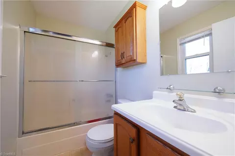 Bath - 109 Laurel Ln, King, NC 27021 photo 2 of 3