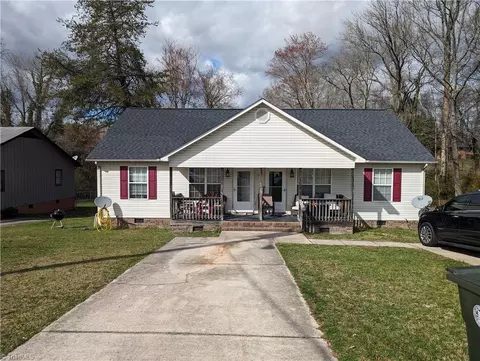 615 Brookdale Dr, Thomasville, NC 27360
