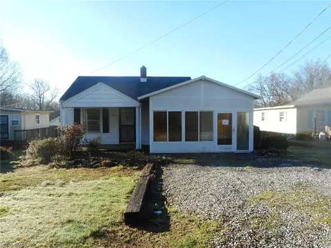 927 Lawsonville Ave, Reidsville, NC 27320