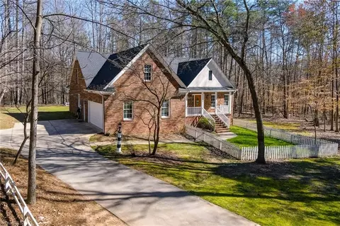 3705 Woodburn Dr, Greensboro, NC 27406