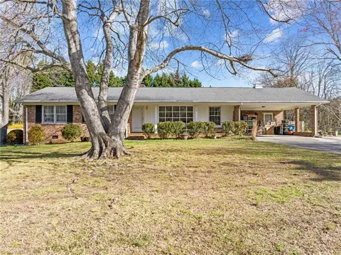 118 Tangle Dr, Jamestown, NC 27282