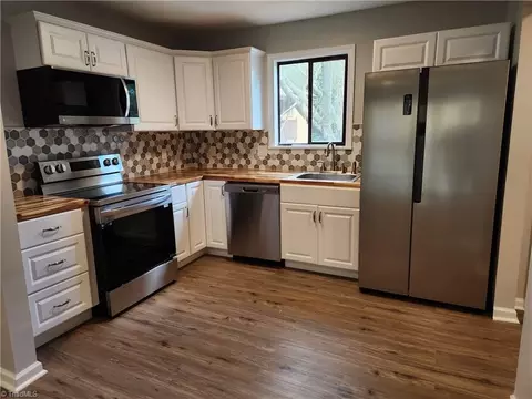 105 Cloister Oaks Cir, Winston Salem, NC 27127