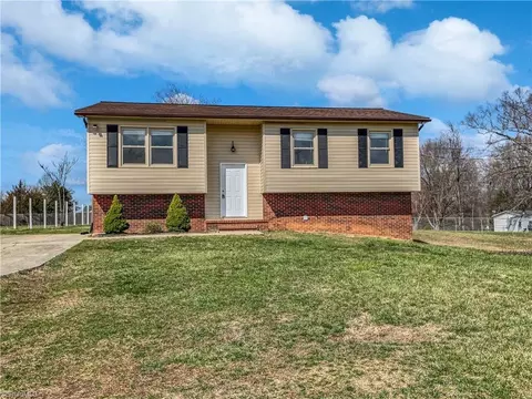 4790 Pine Hall Rd, Walkertown, NC 27051