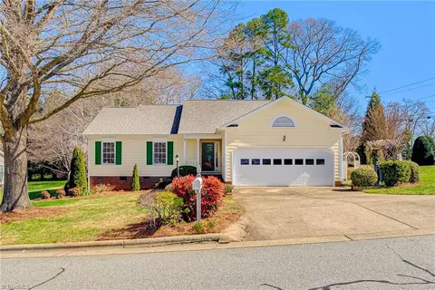 2300 Glen Meadow Dr, Greensboro, NC 27455