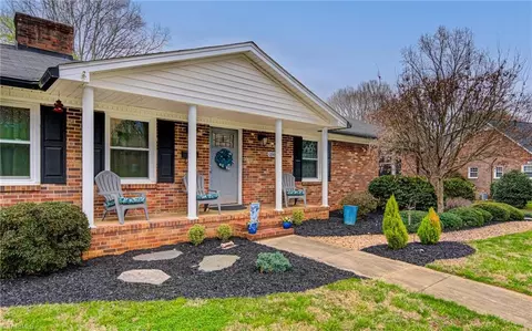 2951 Kedron Ct, Winston Salem, NC 27106