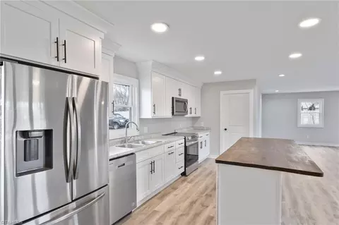 Kitchen - 4065 Rollingwood Dr, Trinity, NC 27370 photo 3 of 6