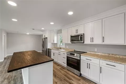 Kitchen - 4065 Rollingwood Dr, Trinity, NC 27370 photo 6 of 6