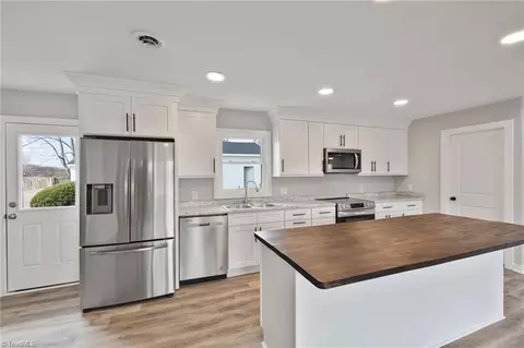 Kitchen - 4065 Rollingwood Dr, Trinity, NC 27370 photo 2 of 6