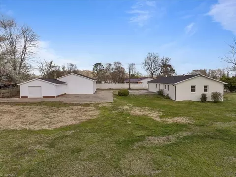 Exterior - 4065 Rollingwood Dr, Trinity, NC 27370 photo 4 of 9