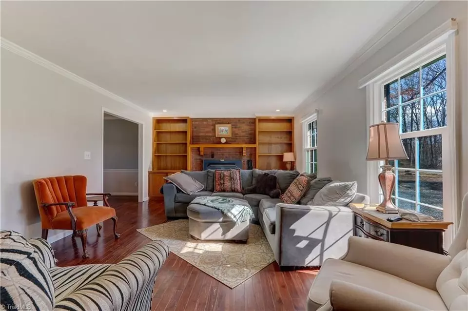 Living - 707 Woodsway Ct, Reidsville, NC 27320 photo 1 of 2