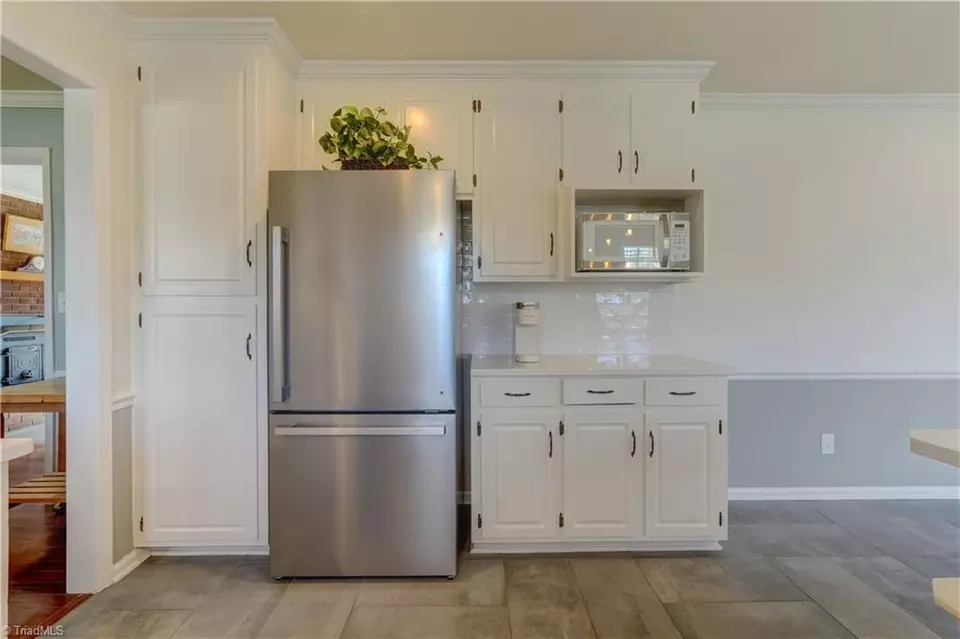 Kitchen - 707 Woodsway Ct, Reidsville, NC 27320 photo 3 of 4