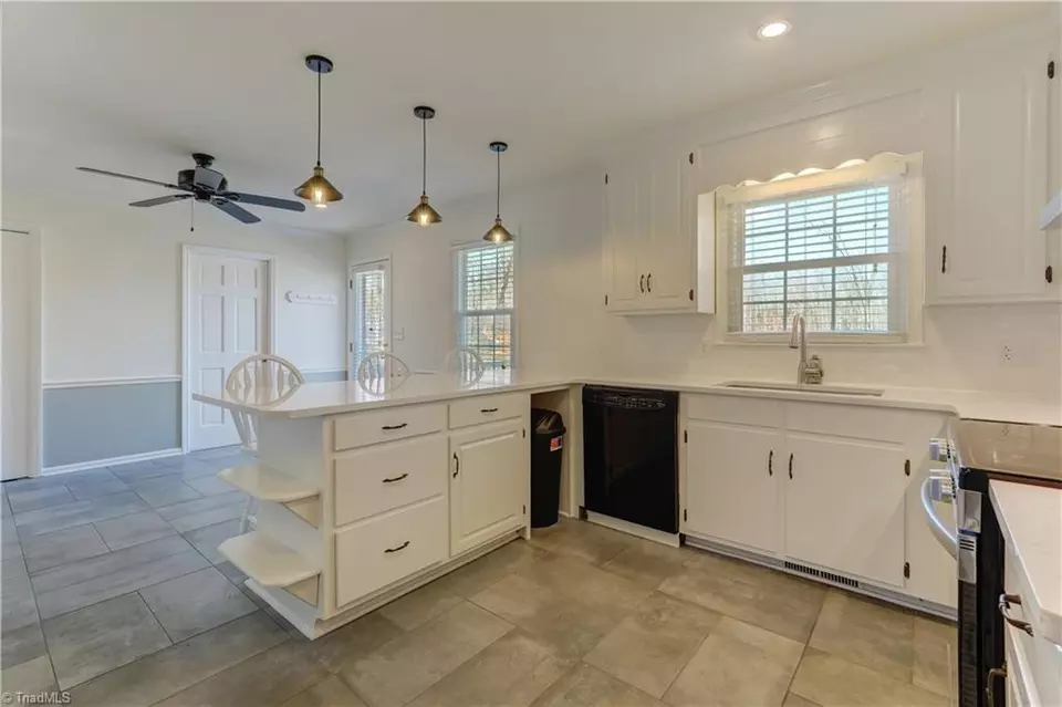 Kitchen - 707 Woodsway Ct, Reidsville, NC 27320 photo 4 of 4